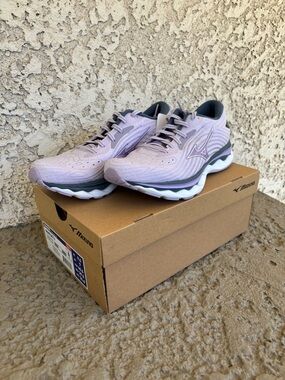 Mizuno Wave Sky 6 Women's Lavender Running Shoes Sneakers Size 9.5 New in Box